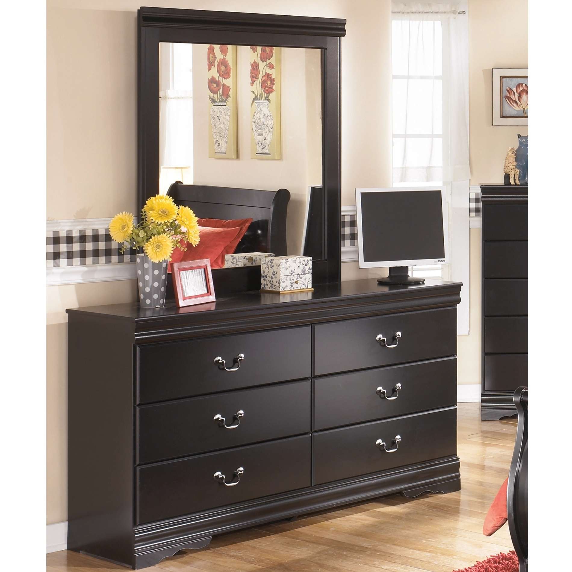 Huey Vineyard Six Drawer Dresser & Mirror